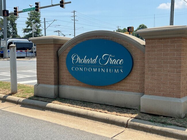 Foto del edificio - 405 Orchard Trace Ln