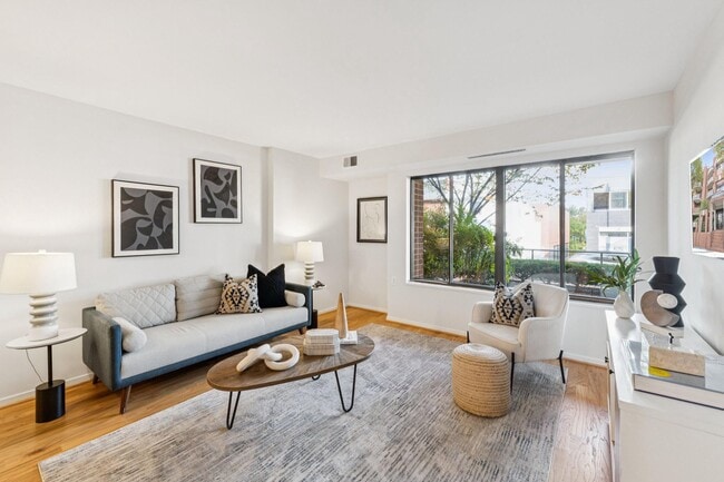 Foto del edificio - 2320 Wisconsin Ave NW