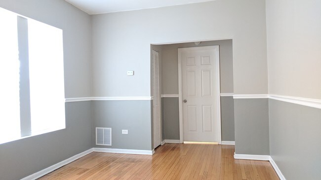 Building Photo - 1106 W 78th St