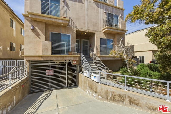 Building Photo - 3637 Dunn Dr