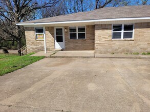 Building Photo - 1601 N Hills Blvd