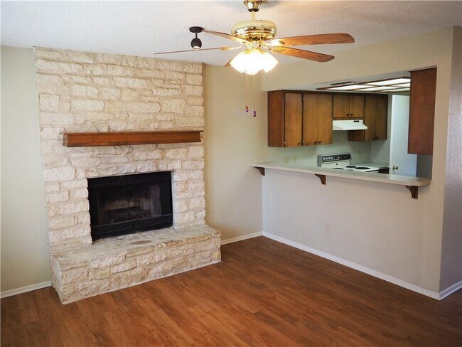 Foto del edificio - 1813 Rawhide Dr