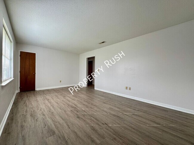 Building Photo - 5009 Marylin Ln