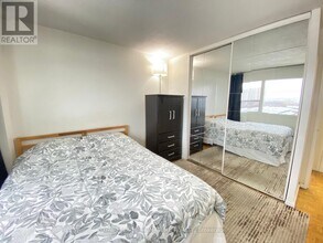 Building Photo - 100 Leeward Glenway