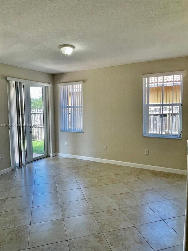 Foto del edificio - 8514 NW 111th Ct