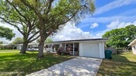 Foto principal - 848 Clarke Ave