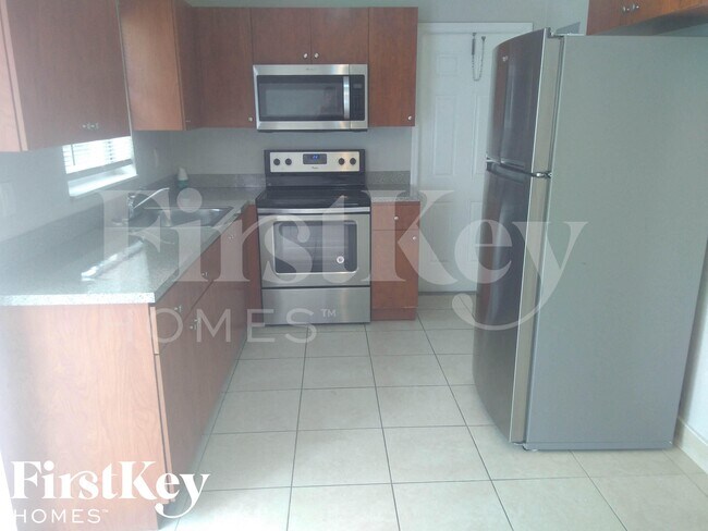 Foto del edificio - 3740 NW 4th Pl