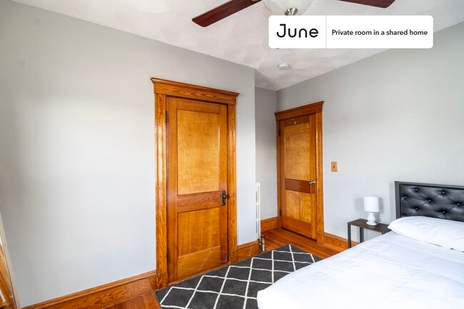Foto del edificio - Private bedroom in 5 bed/2 bath Home