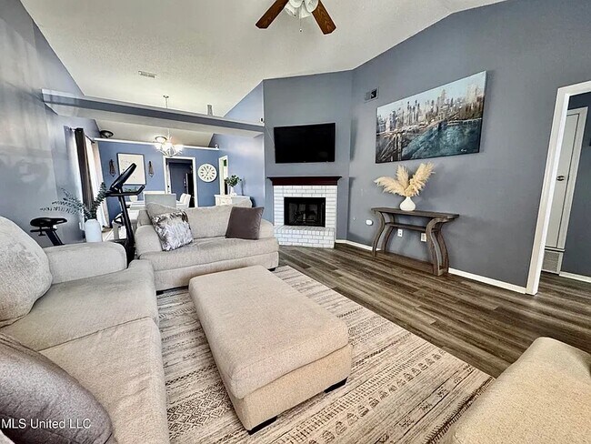 Foto del edificio - 1096 W E Ross Pkwy