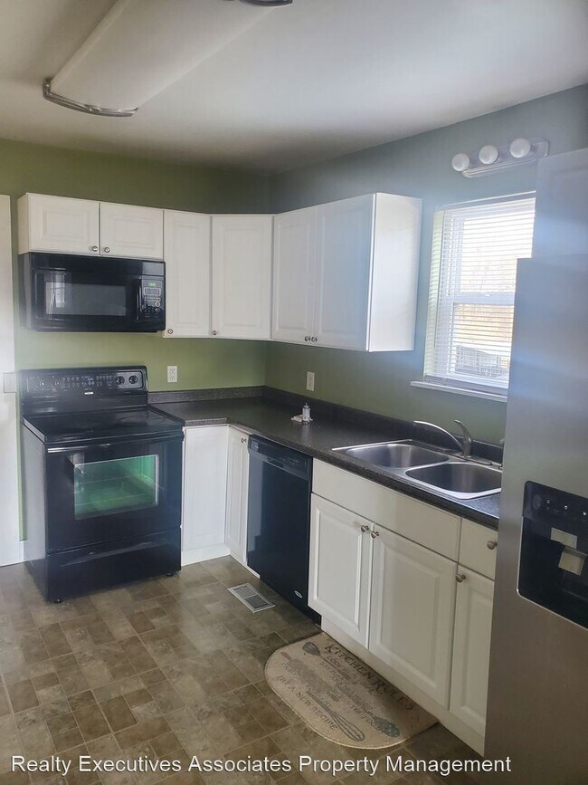 Building Photo - 3 br, 2 bath House - 909 Birch Street