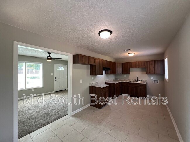 Building Photo - 4976 Vickie Dr