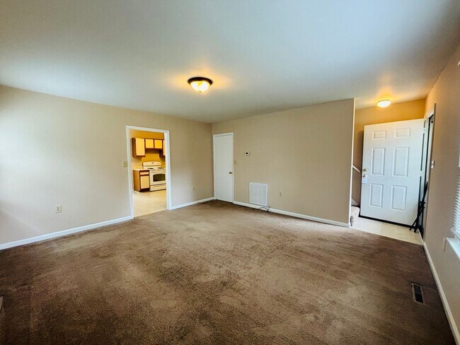 Foto del edificio - 2 Bedroom 1.5 bath Duplex