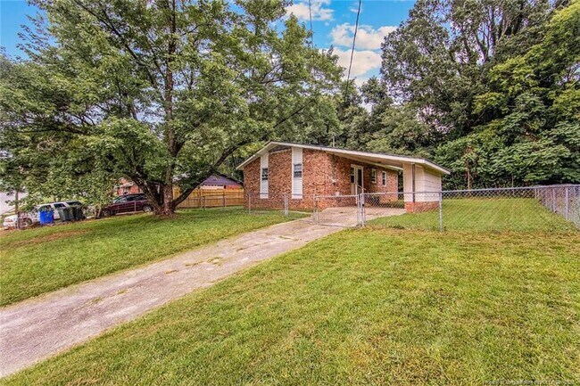 Foto del edificio - 904 Chesterfield Dr