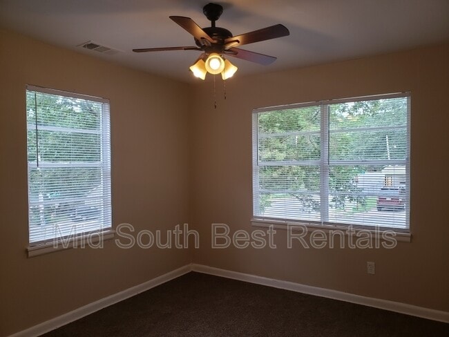 Building Photo - 2723 Longcoy St