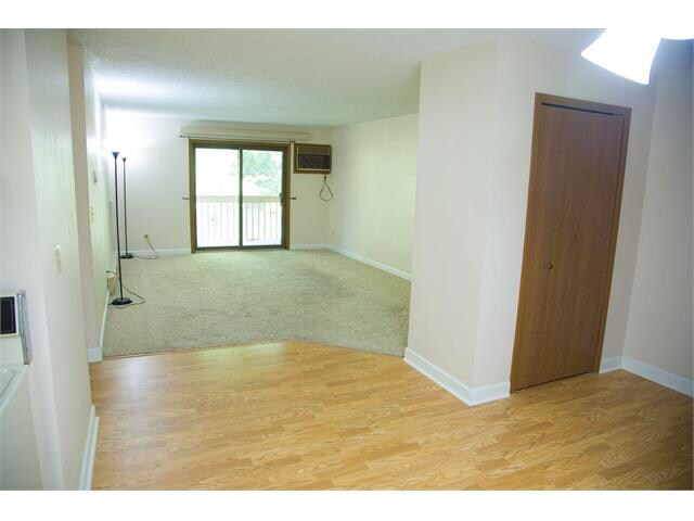 Foto del edificio - 570 Whispering Ln