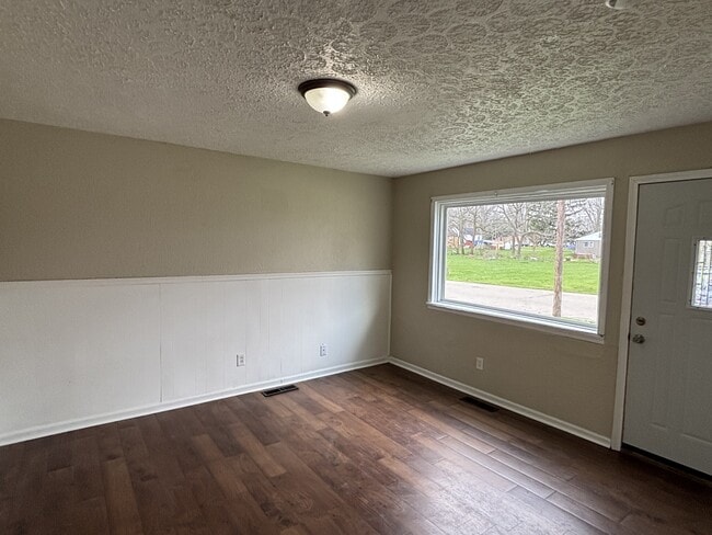 Building Photo - 2626 Dorothy Ave NE