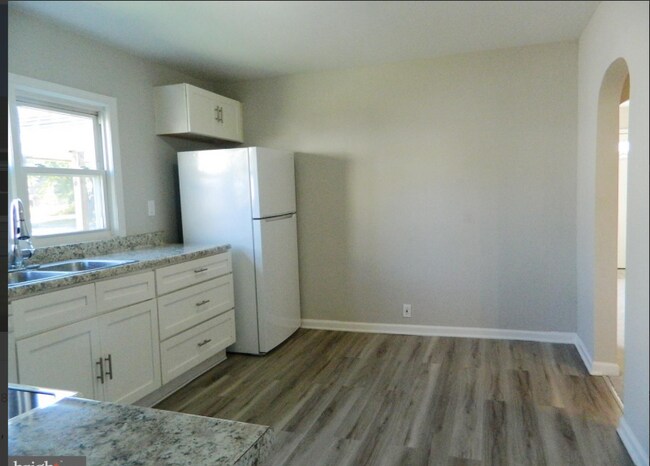 Foto del edificio - 719 E Division St