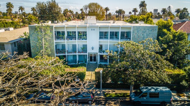 Foto del edificio - 516 San Vicente Blvd