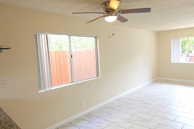 Foto del edificio - 18507 Burin Ave