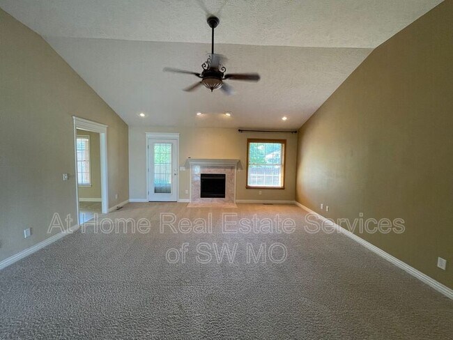 Building Photo - 605 Clover Ct