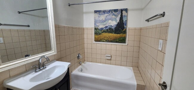 Building Photo - 419 N Stanley Ave