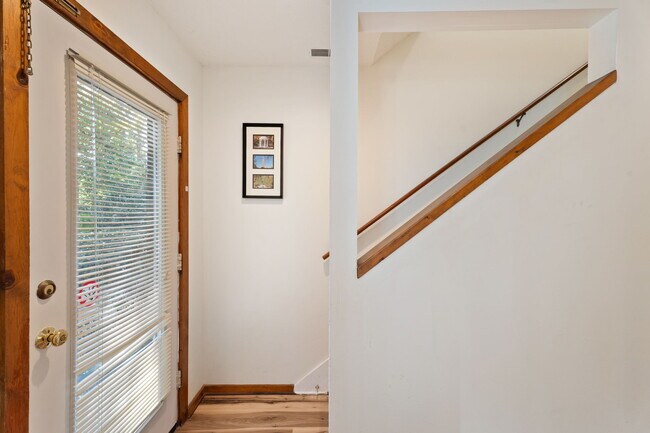 Foto del edificio - 609 Hillsborough St