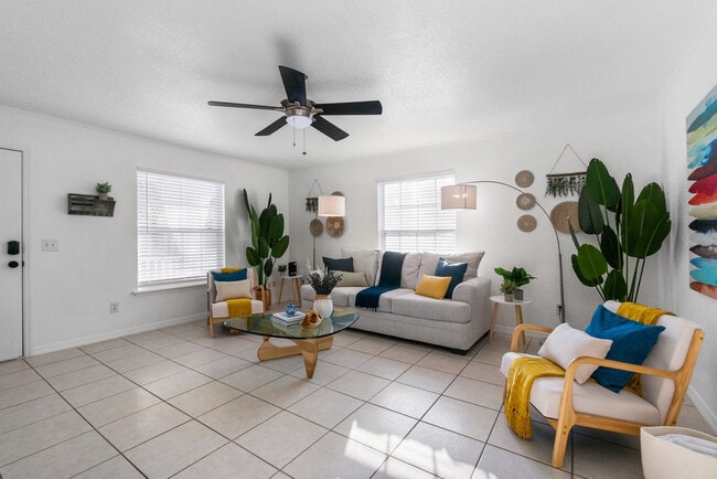 Building Photo - 550 Lena St