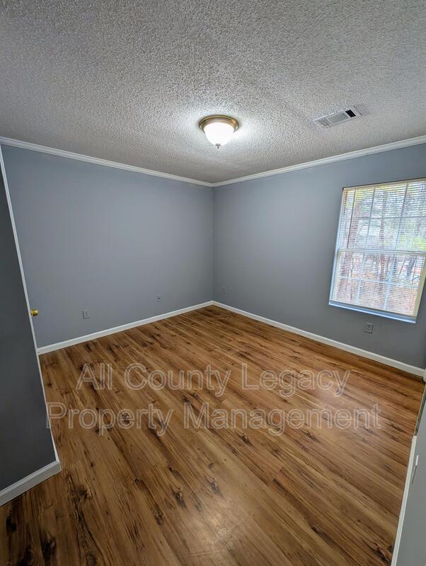 Building Photo - 4677 Lois Dr