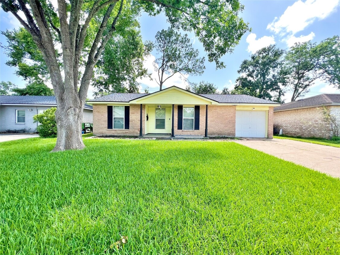 Primary Photo - 16914 David Glen Dr