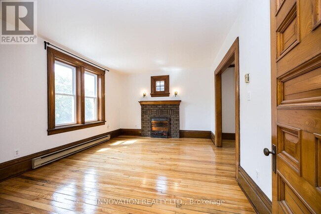 Building Photo - 465 McLeod St