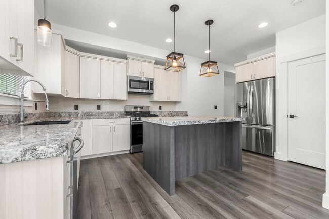 Photo - 7084 S 300 E (Midvale, UT) House