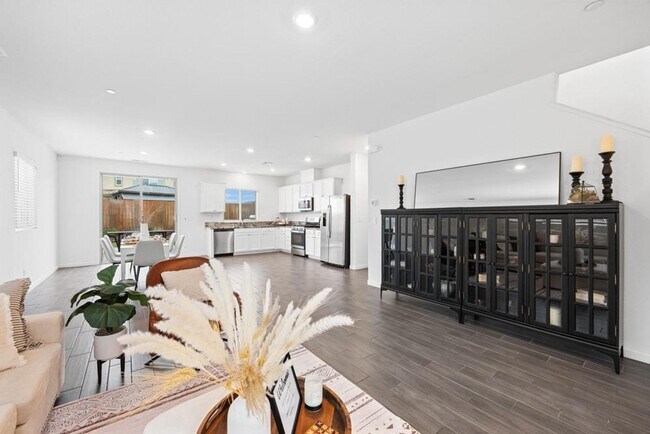 Foto del edificio - Gorgeous 4 Bedroom in Fiddyment Ranch
