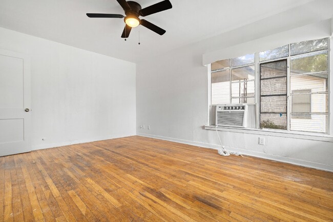 Building Photo - 211 Shadwell Drive, San Antonio, TX 78228