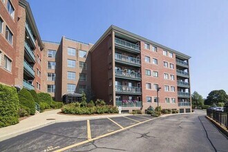 Building Photo - 50 S Common St