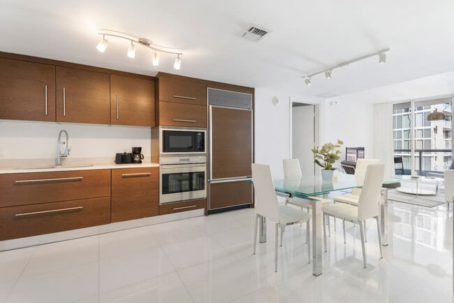 Building Photo - 485 Brickell Ave