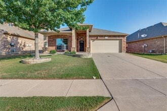 Building Photo - 2033 Frosted Willow Ln