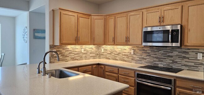 Foto del edificio - 366 Silver Ridge Dr