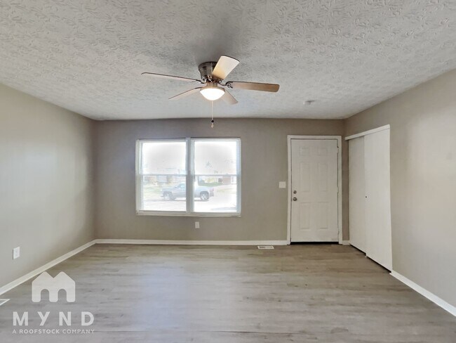 Building Photo - 889 Rushcreek Rd