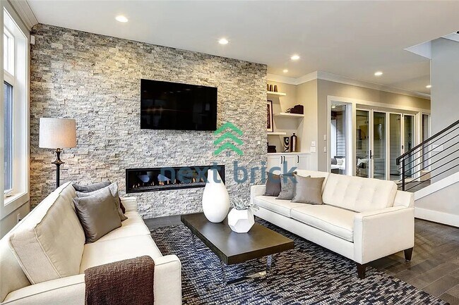 Foto del edificio - Luxurious 5-Bed, 5-Bath Oasis in Bellevue's Prime Location!