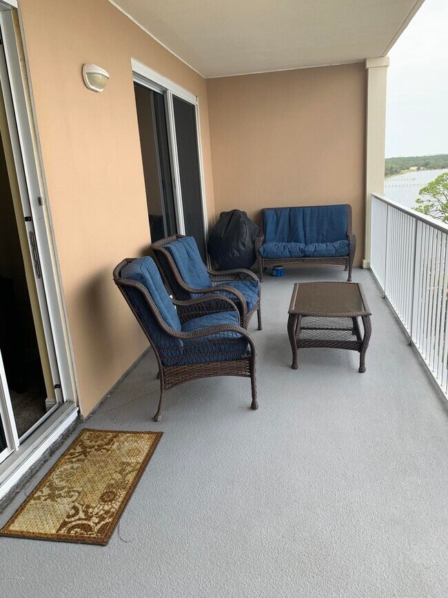 Building Photo - 2400 Grandiflora Blvd