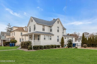 Building Photo - 323 Roosevelt Ave