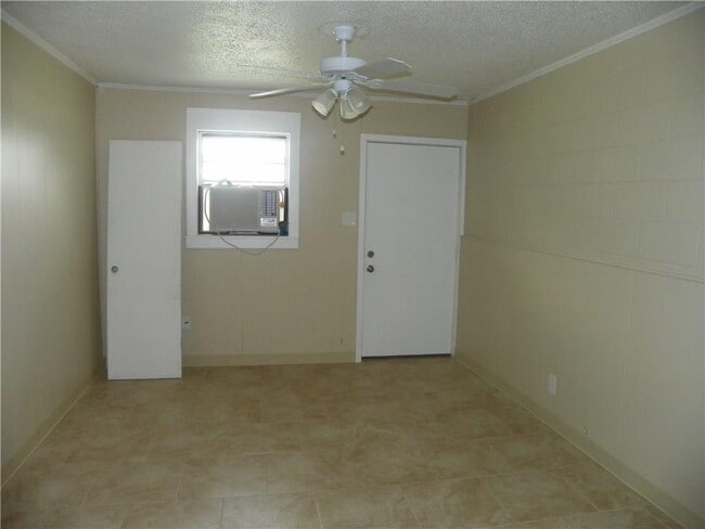 Building Photo - 2608 Rogers Ave