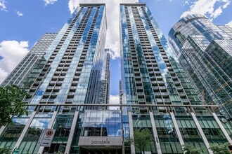 Building Photo - 1300 Boul. René-Lévesque O