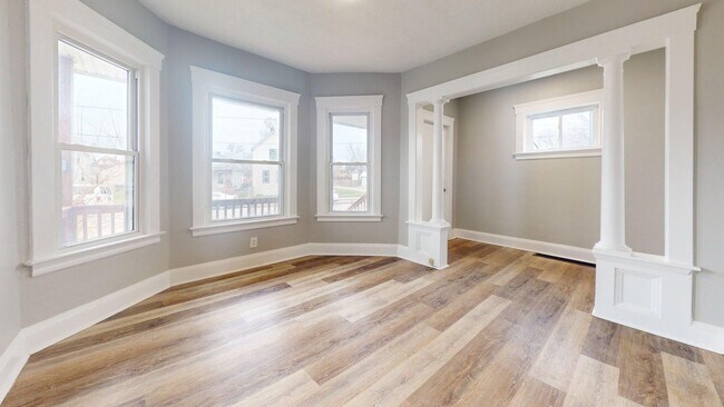 Foto del edificio - Lorain/W.73 neighborhood, updated 3 bed/1 bath single family house.