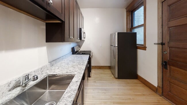Building Photo - 3761 N Lakewood Ave