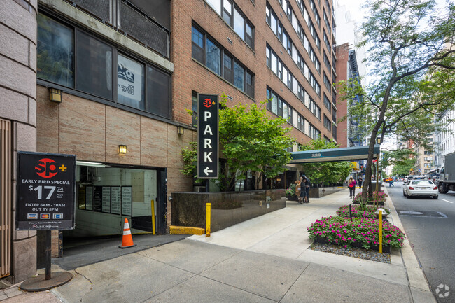 Building Photo - 220 E 67th St