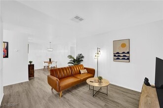 Building Photo - 3151 N Soaring Gulls Dr