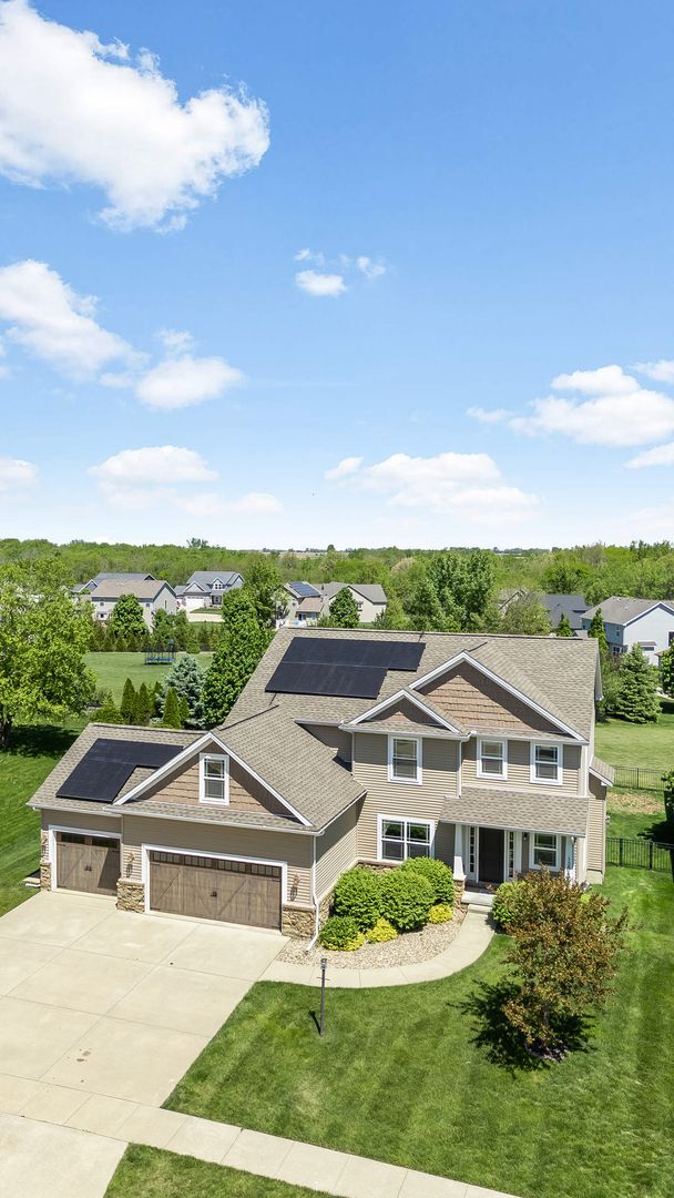 Building Photo - LUXURY 5 BEDROOM HOME AVAILABLE IN MAHOMET