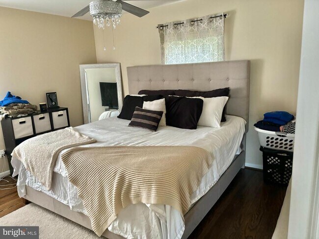 Foto del edificio - 6010 Madeline Dr