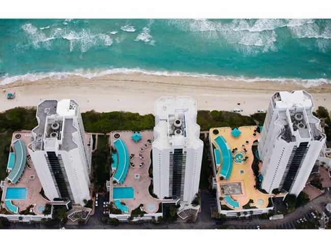Building Photo - 16445 Collins Ave